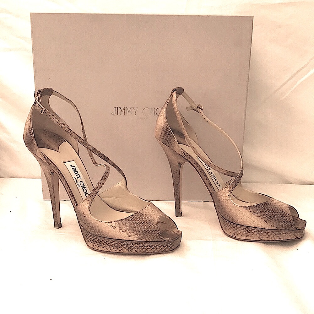 Jimmy Choo: 38 1/2 EU Snake/Gold